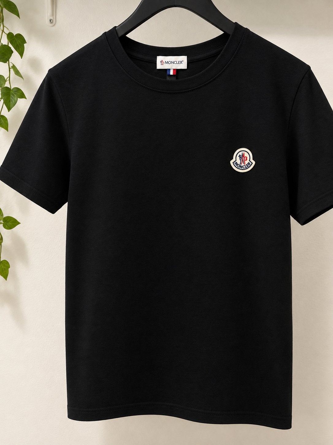 Moncler T-shirt met korte mouwen - Gloednieuw, Kleding | Dames, Ophalen of Verzenden, Nieuw, Zwart, Korte mouw