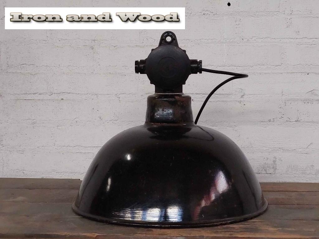 Zwarte emaille oude Bauhaus LBL hanglamp H36 D28, Antiek en Kunst, Ophalen of Verzenden