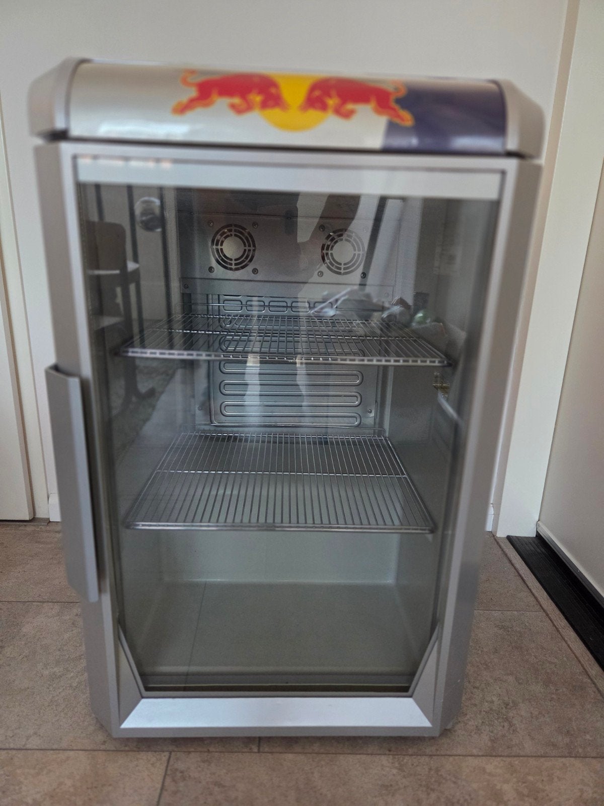 Red Bull koelkast (werkt niet), Witgoed en Apparatuur, Ophalen, Minder dan 85 cm, Minder dan 60 cm, Niet werkend
