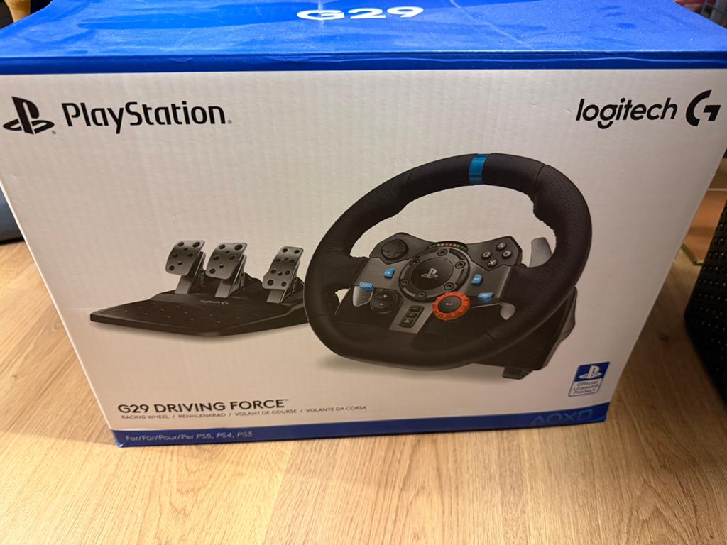 Te koop: Een gloednieuw Logitech G29 Driving 2 keer gebruikt, Computers en Software, Ophalen of Verzenden, Zo goed als nieuw