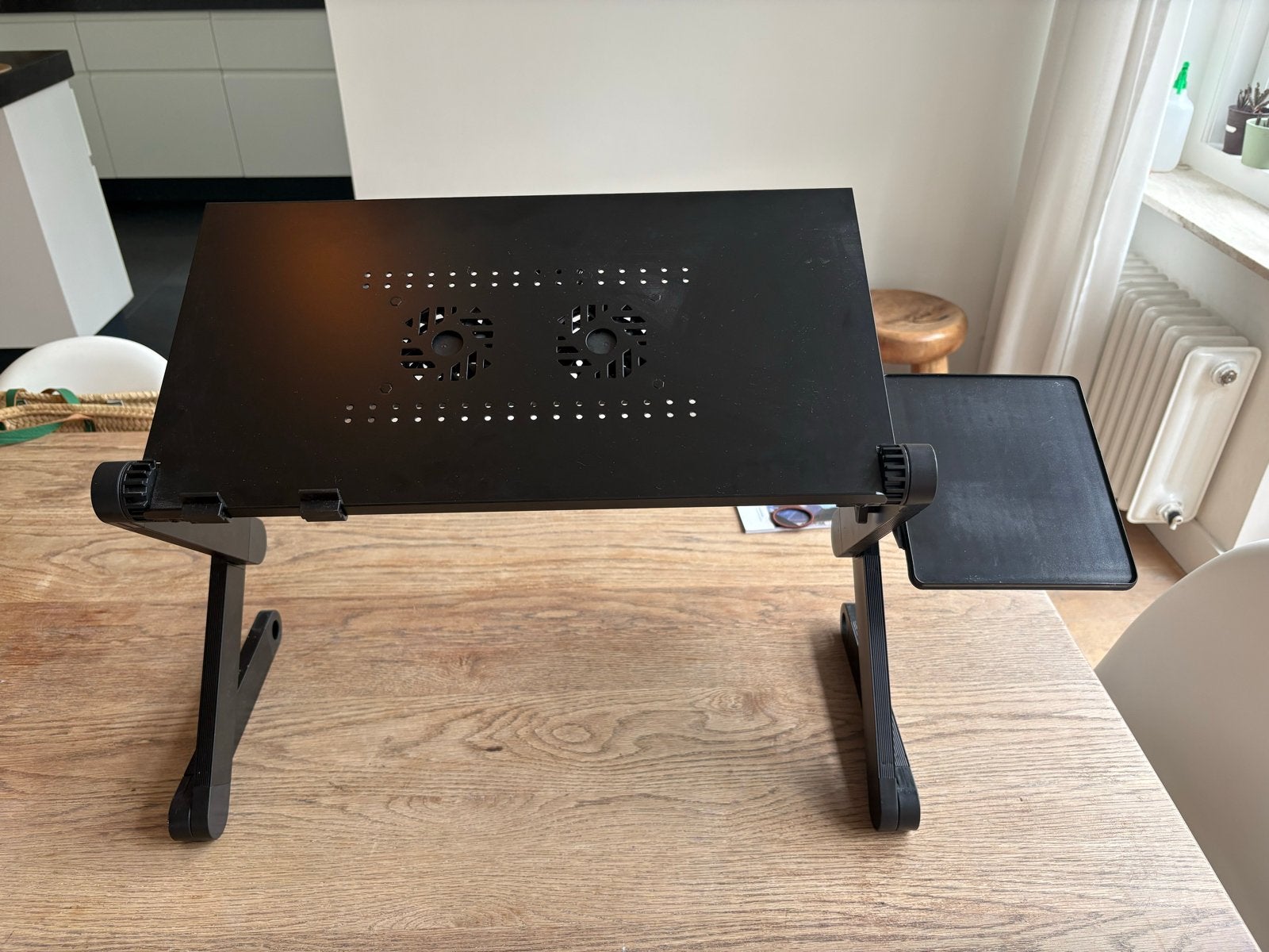 Laptoptafel met Koeling, Ophalen, Zo goed als nieuw, In diepte verstelbaar