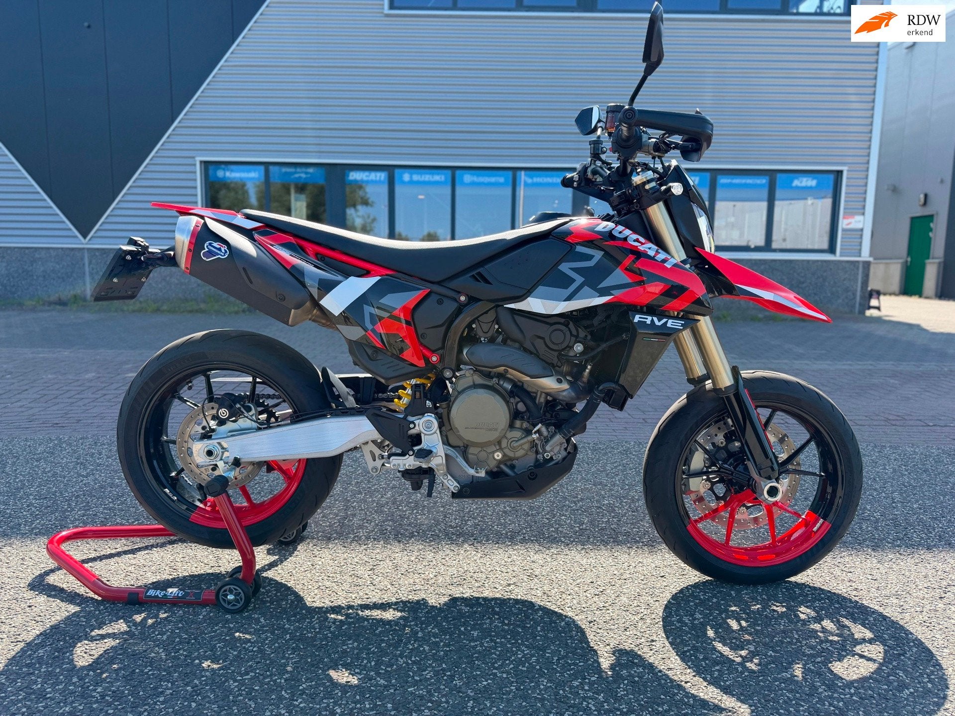 Ducati All-Road Hypermotard 698 Mono RVE Termignoni racing k, Motoren, Motoren | Ducati, Via Antonio Cavalieri Ducati 3
40132  Bologna, IT