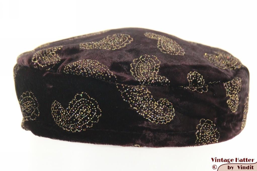 Oosters hoedje zwartbruin velour met paisley 57, 58 en 61, Ophalen of Verzenden, Zo goed als nieuw, 58 of 59 cm (L, 7¼ of ⅜ inch)