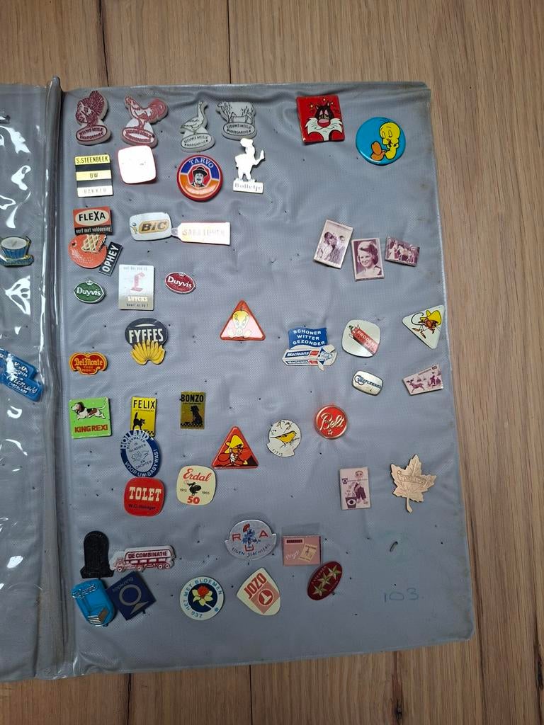 Speldjes album retro/ vintage, Verzamelen, Speldjes, Pins en Buttons, Ophalen of Verzenden, Gebruikt, Overige onderwerpen