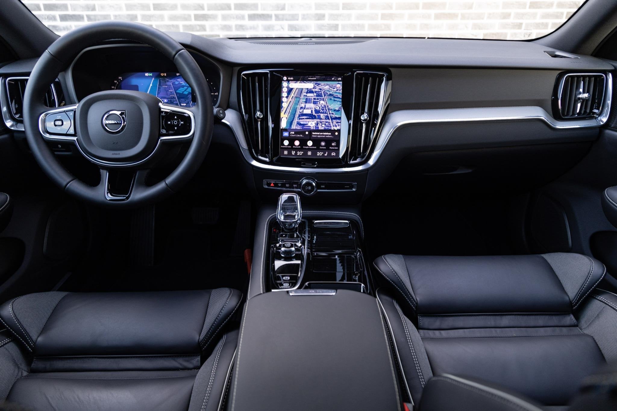 Volvo V60 2.0 T8 Plug-in Hybrid AWD Plus Dark | PHEV Long Ra, Auto's, Stof, Gebruikt, Euro 6, 4 cilinders
