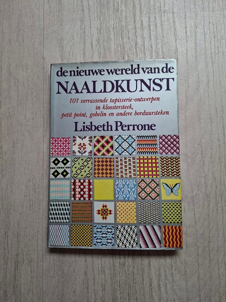 De nieuwe wereld van de naaldkunst - Lisbeth Perrone, Ophalen of Verzenden, Gelezen, Borduren en Naaien, Lisbeth Perrone