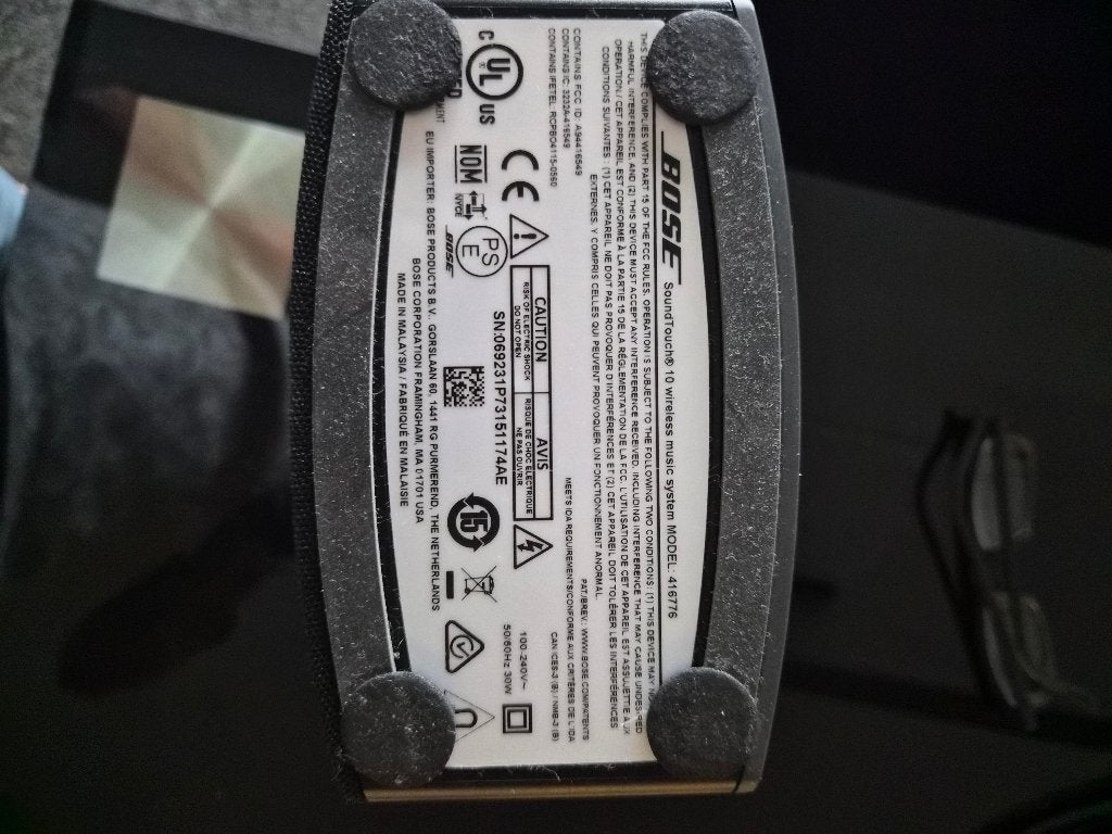 2 bose speakers