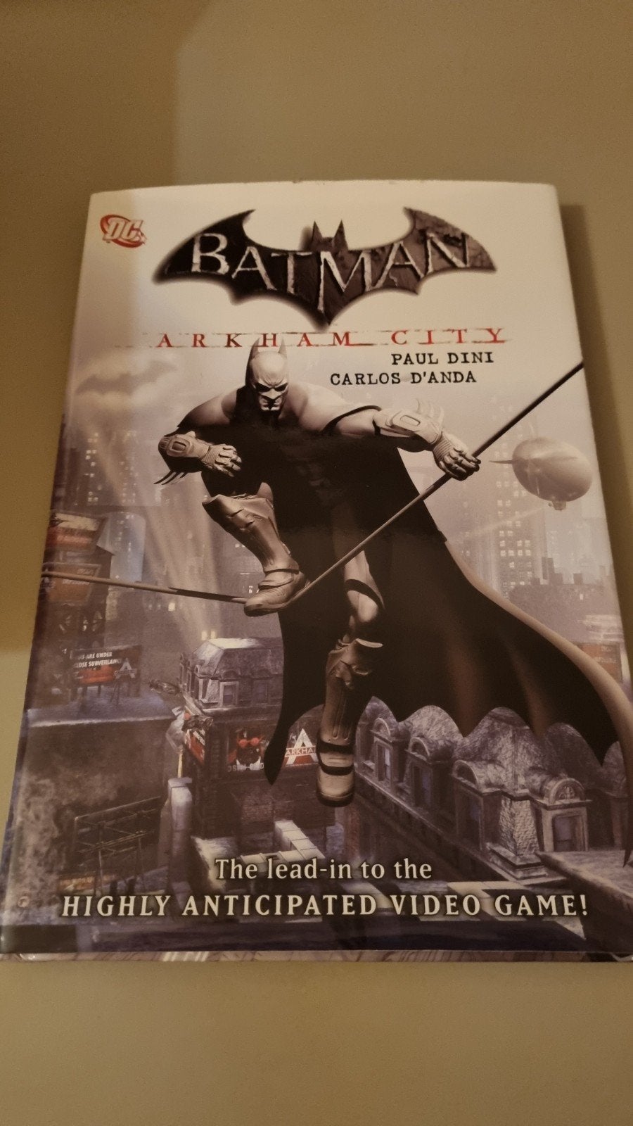 Batman Arkham City - Graphic Novel - Paul Dini, Eén stripboek, Ophalen of Verzenden, Zo goed als nieuw, Paul Dini