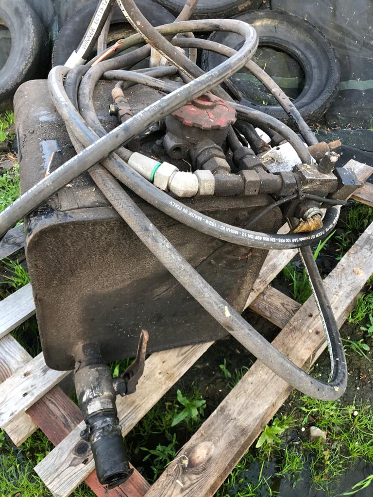 Hydroliek olie tank 100 liter hiab autolaatkraan, Ophalen, Gebruikt, Mercedes-Benz