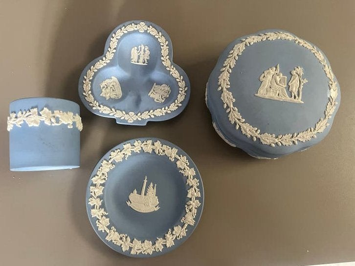 Wedgwood Jasperware set: doos, schaaltje, asbak en beker, Ophalen of Verzenden