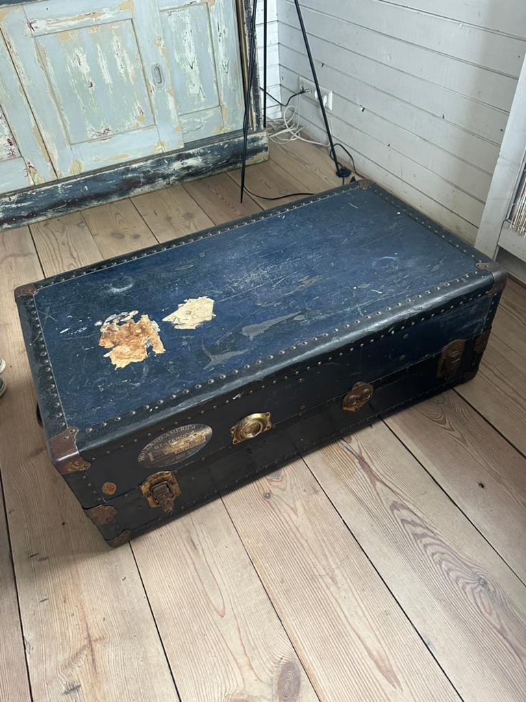 Oude hutkoffer/ reis kledingkast, Ophalen