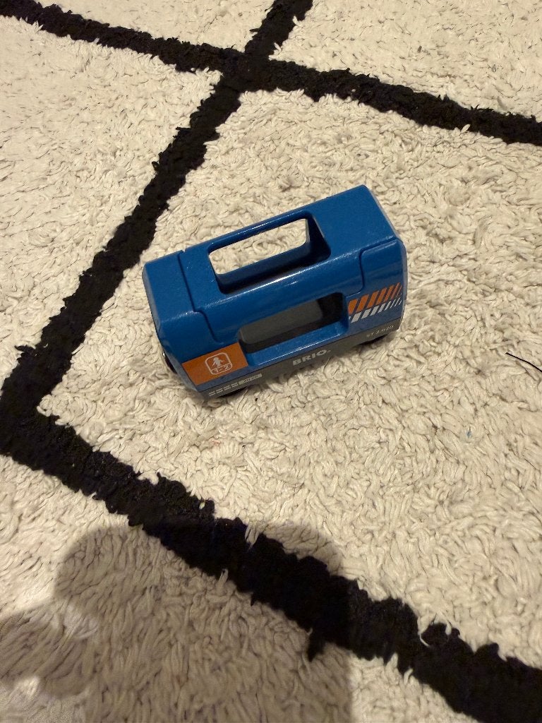 Nieuw blauw Brio houten trein Smart Tech wagon 33972 coupe, Ophalen of Verzenden, Nieuw