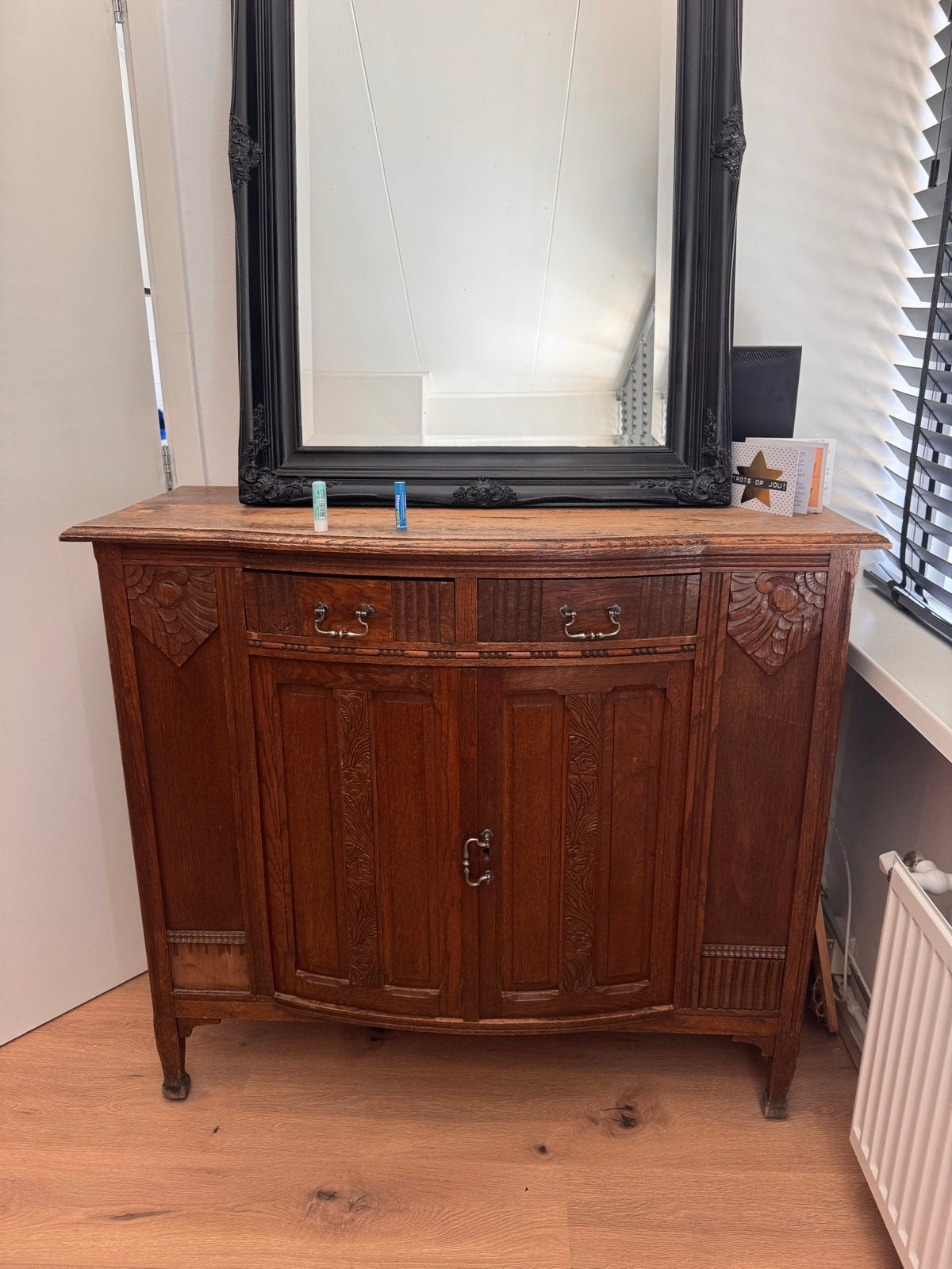 Antiek dressoir met houtsnijwerk, Ophalen