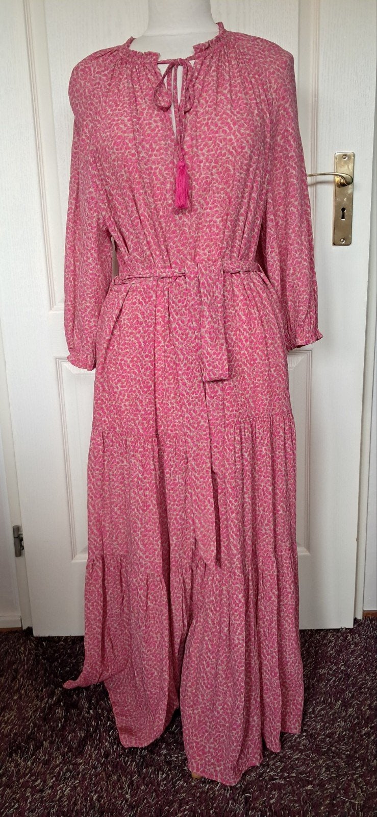 Mooie roze/beige jurk van Oui maat 42 met roesels, Maat 42/44 (L), Onbekend, Ophalen of Verzenden, Zo goed als nieuw
