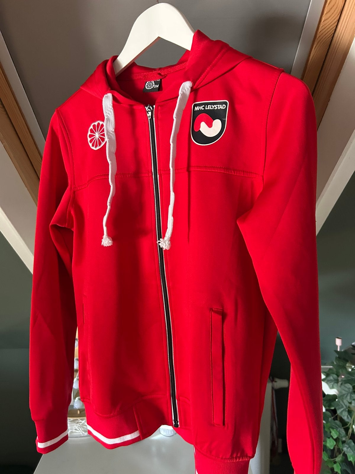 MHC Lelystad hockeyvest rood maat S/M, Ophalen, Zo goed als nieuw, Kleding