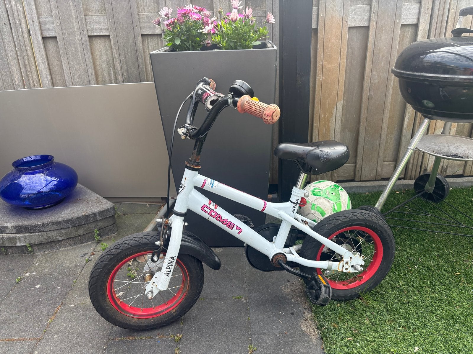 Alpina Comet 1 Kinderfiets - Wit met rode accenten, Fietsen en Brommers, Ophalen of Verzenden, Gebruikt, Terugtraprem, Minder dan 16 inch