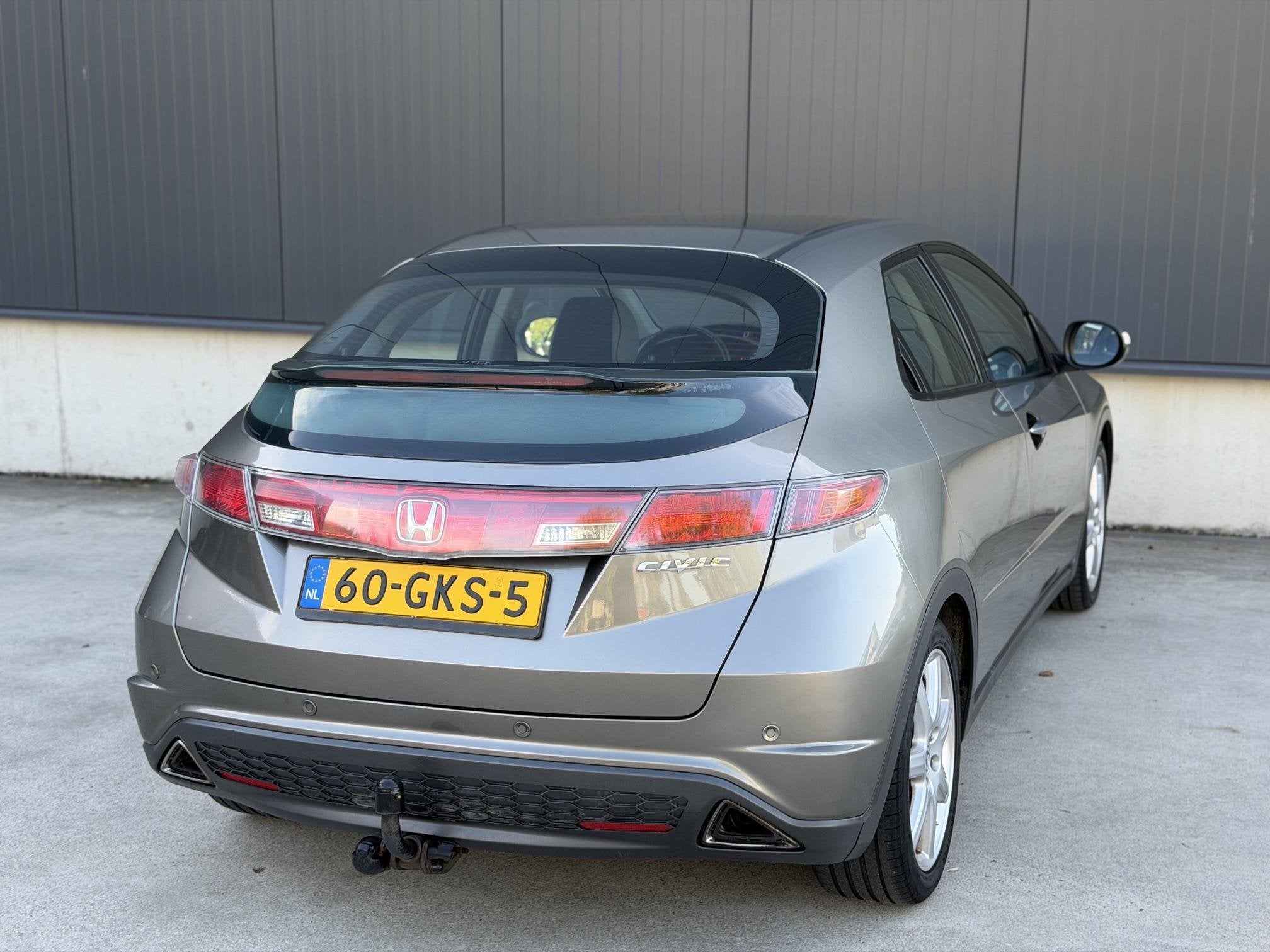 Honda Civic 1.8 Executive l Panoramadak l Trekhaak l Climate, Voorwielaandrijving, Euro 5, Gebruikt, 1165 kg