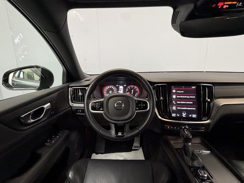 Volvo V60 2.0 T5 R-Design LED|Sportstoelen|Camera|Carplay, Auto's, Volvo, 15 km/l, 4 cilinders, Leder, 750 kg
