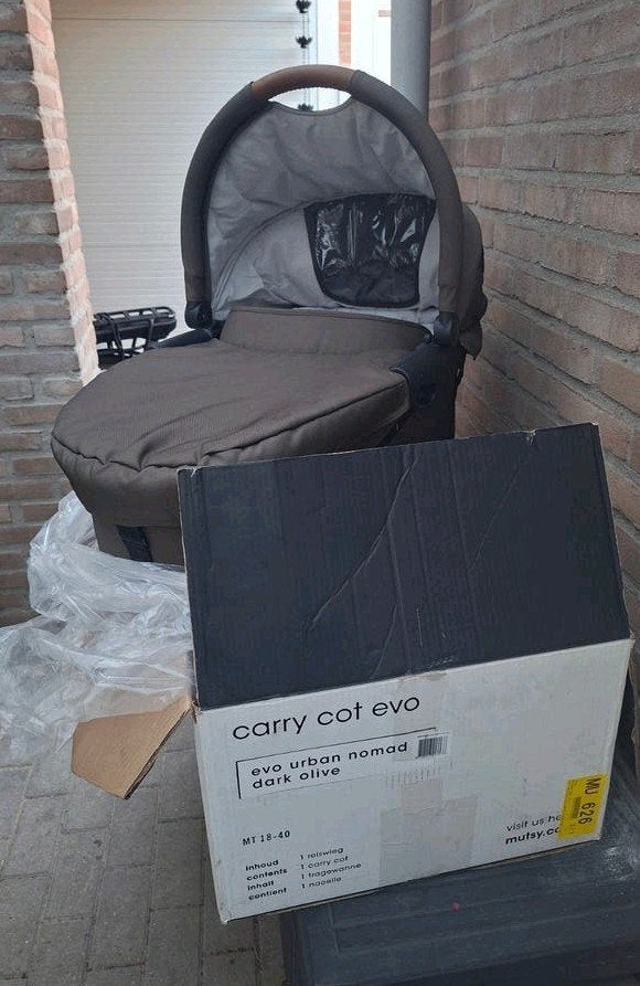 Mutsy Evo Dark Olive 2-in-1 wandelwagen. Nieuwe reiswieg!, Kinderen en Baby's, Ophalen, Zo goed als nieuw, Combiwagen, Mutsy