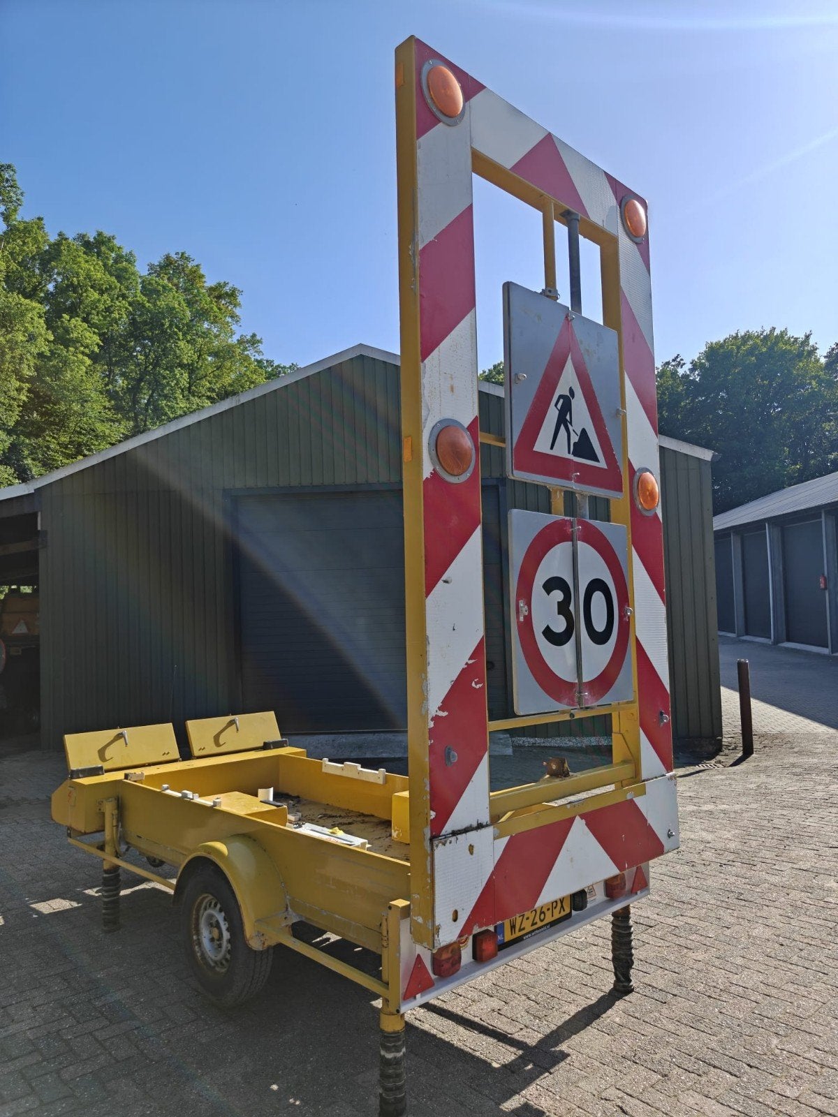 Rijdende afzetting aanhanger met verkeersborden, Ophalen, Gebruikt