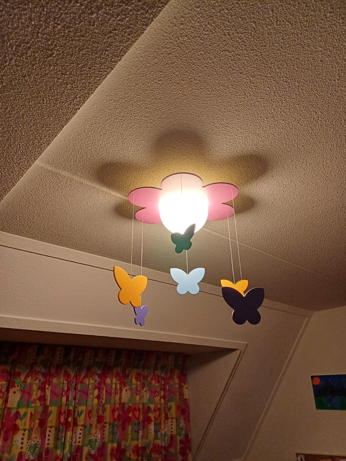Vrolijke kinderlamp met vlinders, Ophalen, Zo goed als nieuw, Kindvriendelijk, Speels, Vrolijk