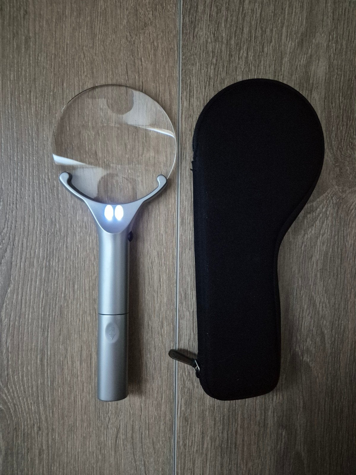 Vergrootglas met led verlichting, Ophalen of Verzenden, Zo goed als nieuw, Vergrootglas of Loep