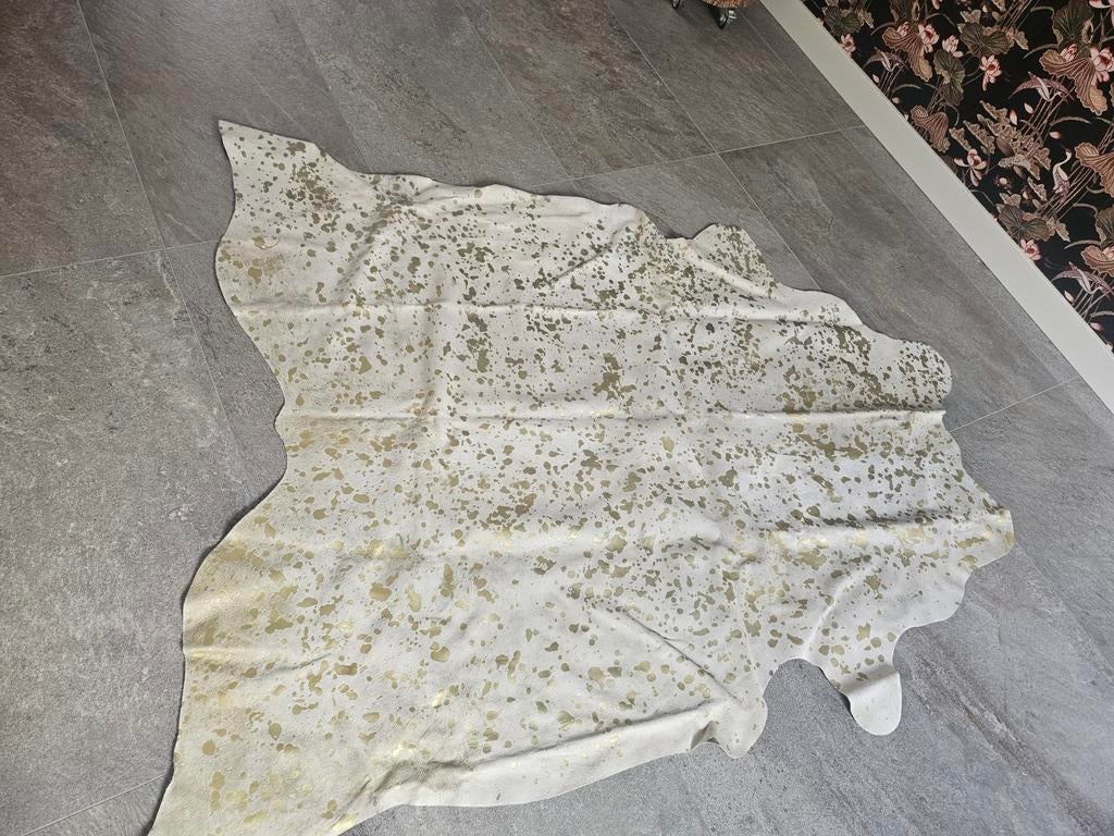 Wit koeienvel met goud spikkelpatroon, Ophalen, 100 tot 150 cm, Modern, Luxe, Glamour, Overige kleuren