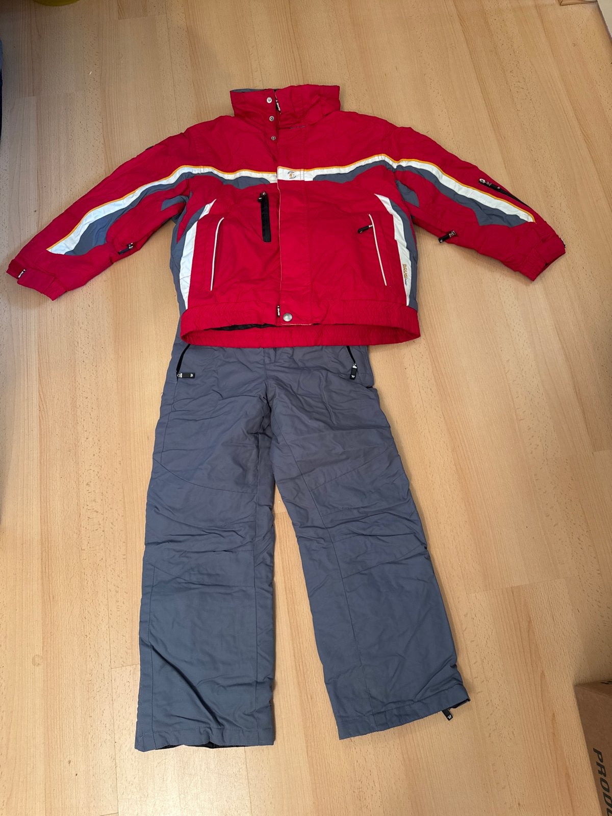 Brügi ski pak, rood/grijs, maat 134/140 cm, Gebruikt, Kleding, Skiën, Ophalen
