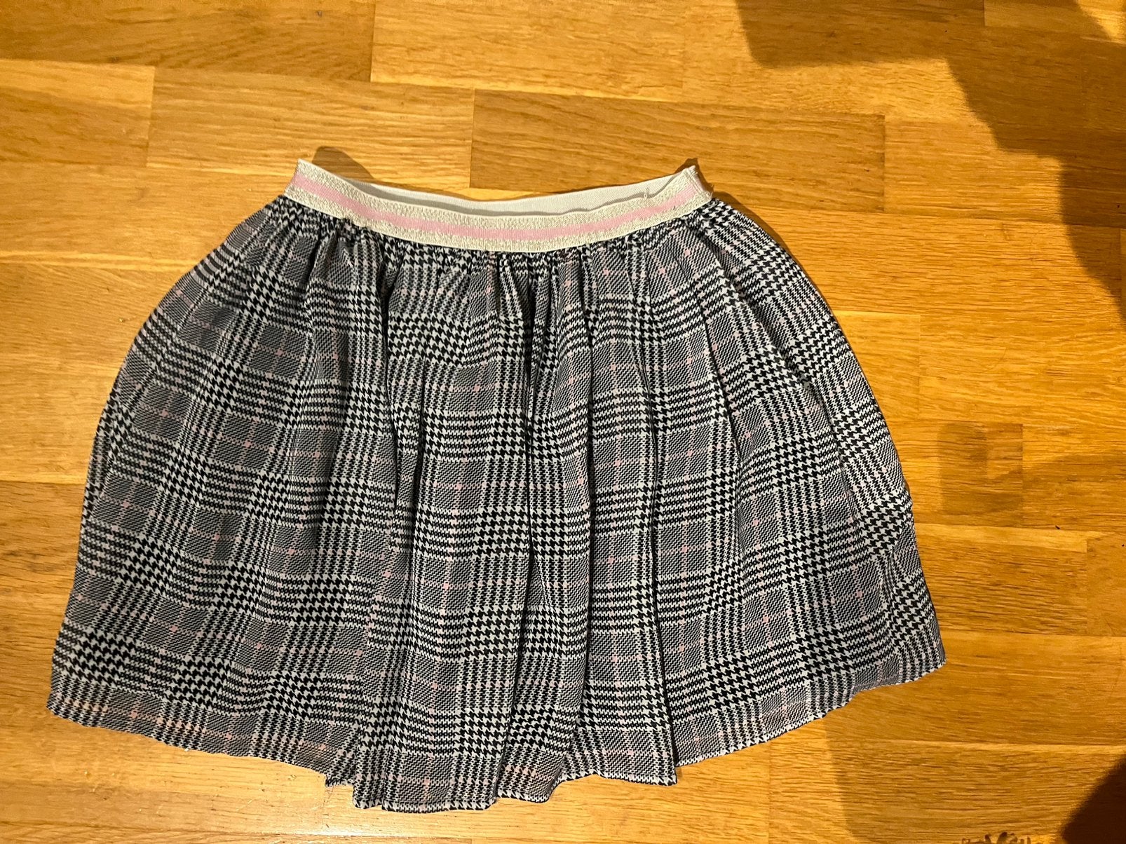 Leuke wijde rok van H&M met een ruitpatroon. Maat 122/128, Ophalen of Verzenden, Zo goed als nieuw, Meisje, Jurk of Rok
