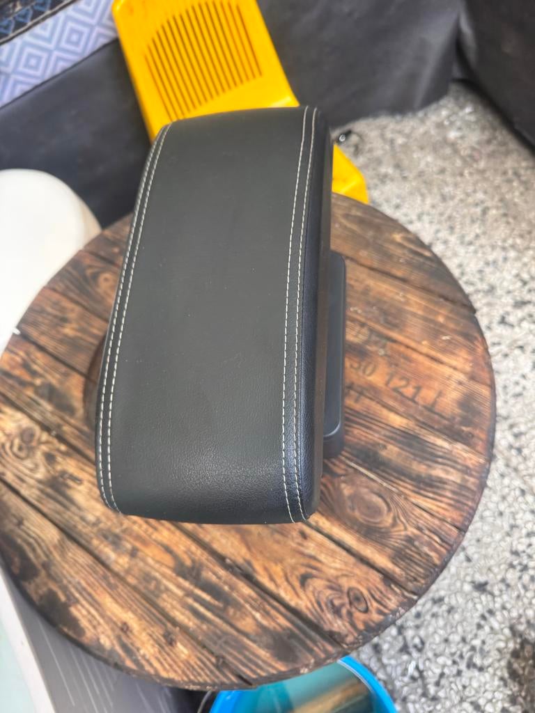 Mazda 2 Universele Armsteun Middenconsole Zwart Leer, Auto-onderdelen, Interieur en Bekleding, Universele onderdelen, Gebruikt
