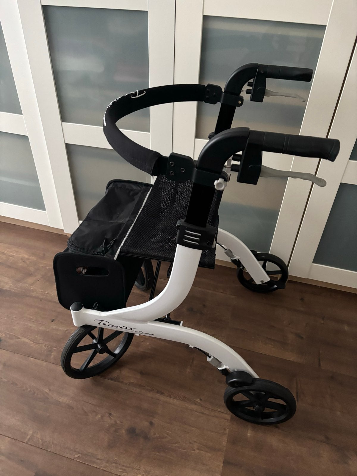 Lichtgewicht rollator Travixx - Medipoint, Ophalen, Lichtgewicht, Zo goed als nieuw