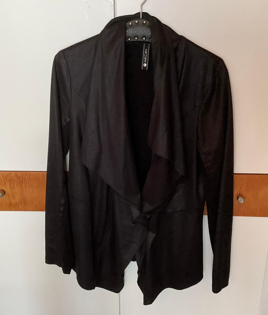 Marc Cain zwart jasje suedine / alcantara maat 44; €50 zgan, Zwart, Maat 42/44 (L), Ophalen of Verzenden, Zo goed als nieuw