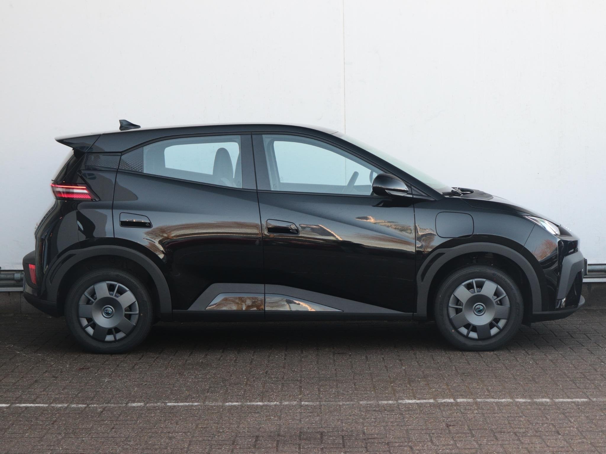 BYD DOLPHIN SURF Active 30 kWh | Demovoordeel! | Achteruitri, Auto's, BYD, Gebruikt, Zwart, 4 stoelen, Zwart