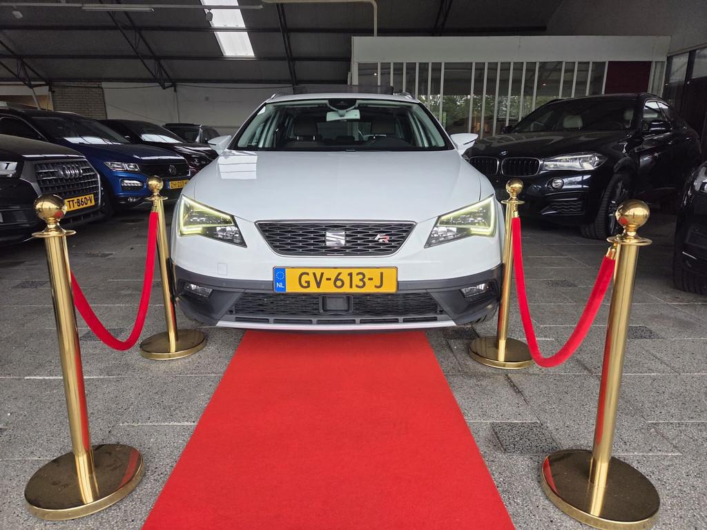 Seat Leon ST 1.6 TDI X-PERIENCE FR 4X4 PANO+ Euro6!, Auto's, Seat, Voorwielaandrijving, Gebruikt, Euro 6, 4 cilinders