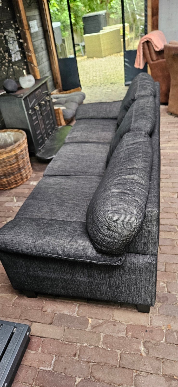 Gratis Comfortabele 2-meter bank in donkergrijs, Gebruikt, 150 tot 200 cm, Driepersoons, 75 tot 100 cm