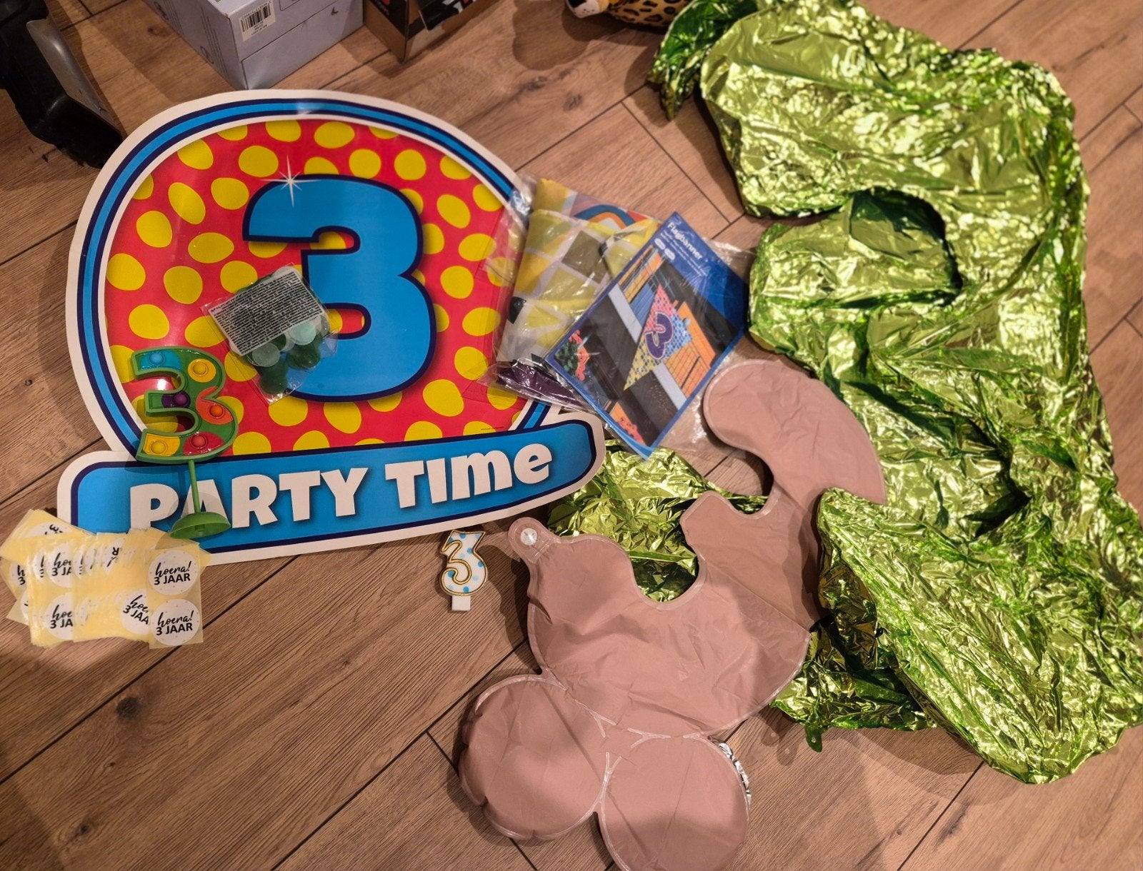Feestartikelen 3 jaar: bord, vlag, helium ballonnen, Ophalen of Verzenden, Gebruikt, Feestartikel, Verjaardag