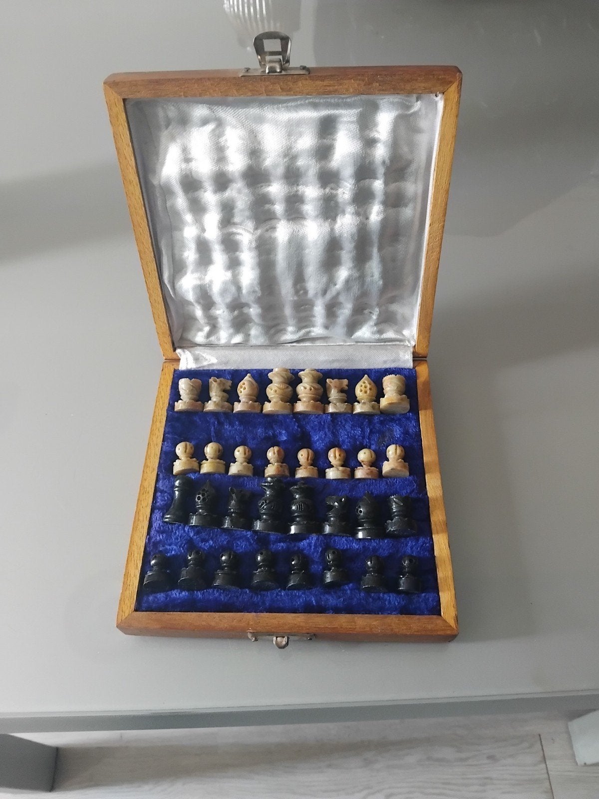 Handgemaakt Vintage Schaakspel in Houten Kistje, Een of twee spelers, Ophalen, Gebruikt