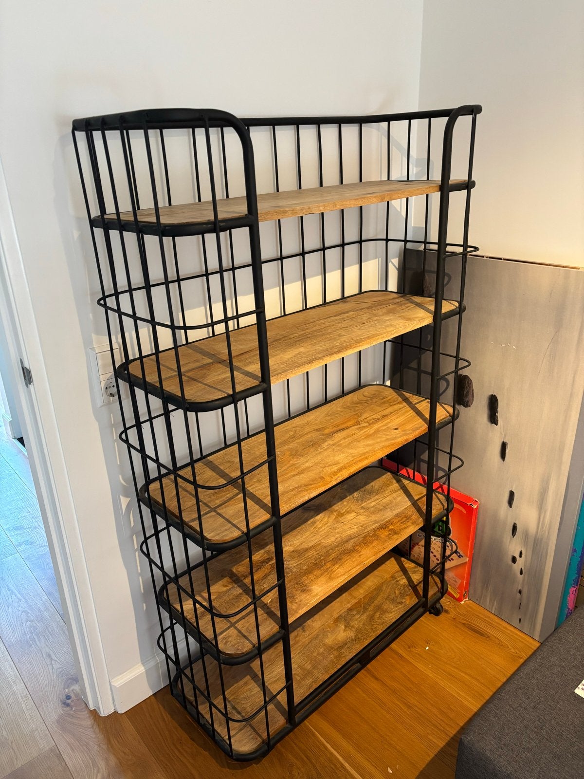 Stalen kast met houten planken en wieltjes, Ophalen, Gebruikt