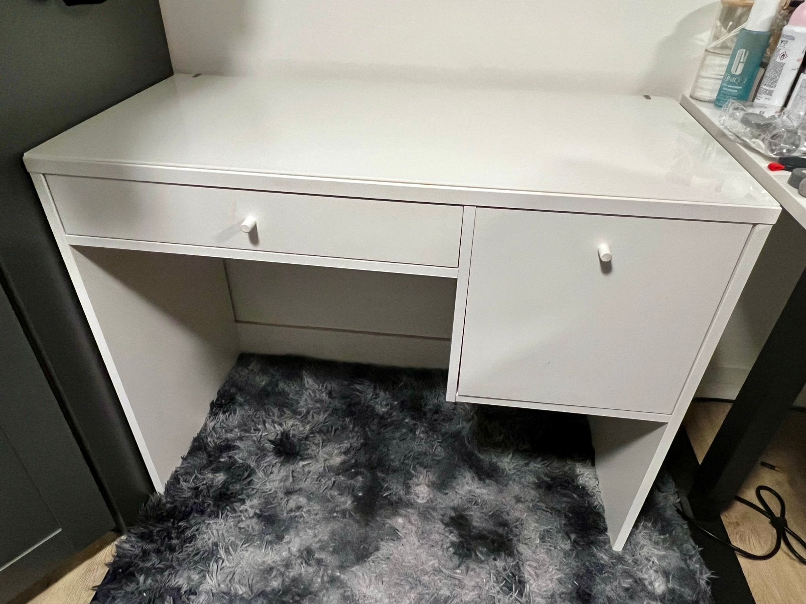 IKEA SYVDE toilettafel / bureau wit met glazen blad, Ophalen of Verzenden, Zo goed als nieuw