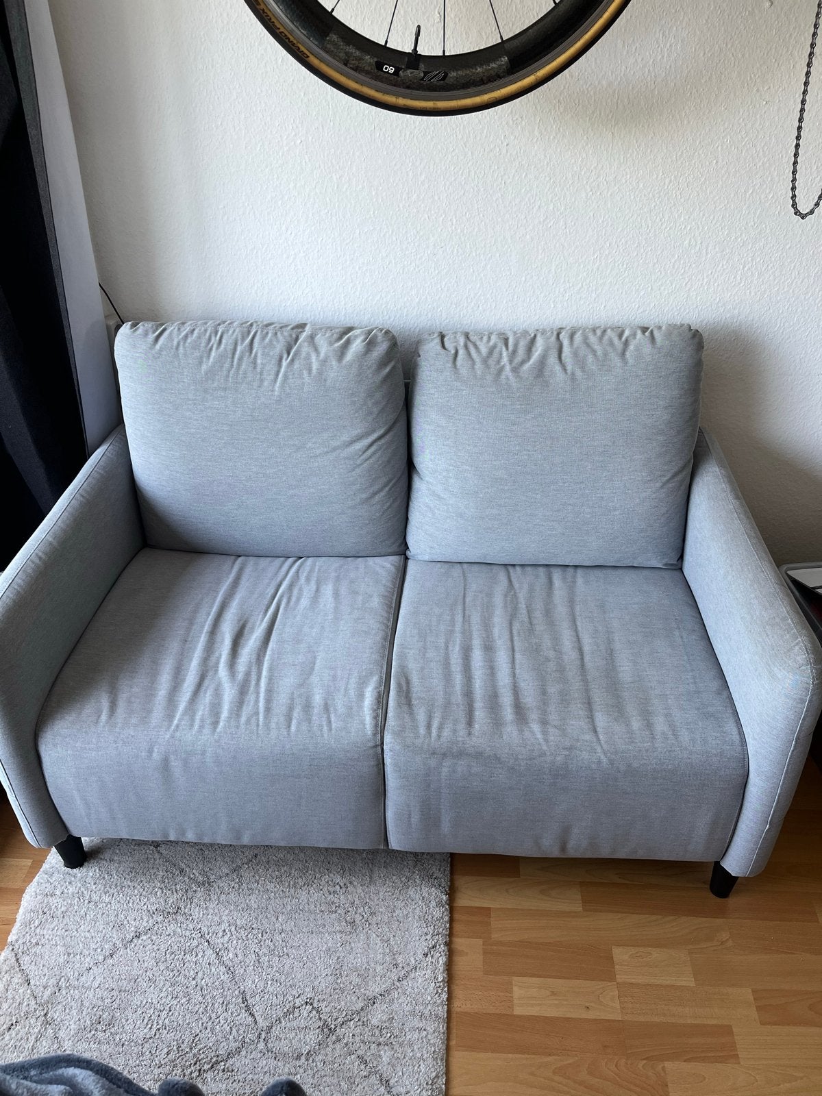 IKEA bank - Comfortabele 2-zitsbank met lichte koffievlek, Huis en Inrichting, Banken | Bankstellen, Gebruikt, Tweepersoons, Ophalen of Verzenden