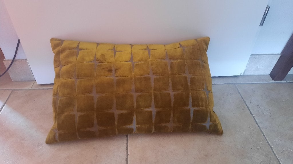 2x Designers Guild kussen Fitzrovia Ochre, Overige merken, Geel, Ophalen of Verzenden, Zo goed als nieuw