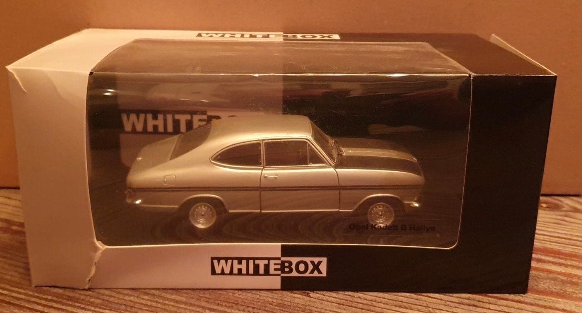 Opel B Kadett Rally Whitebox 1:24 - Doos licht beschadigd, Ophalen of Verzenden, Nieuw, Auto, Overige merken
