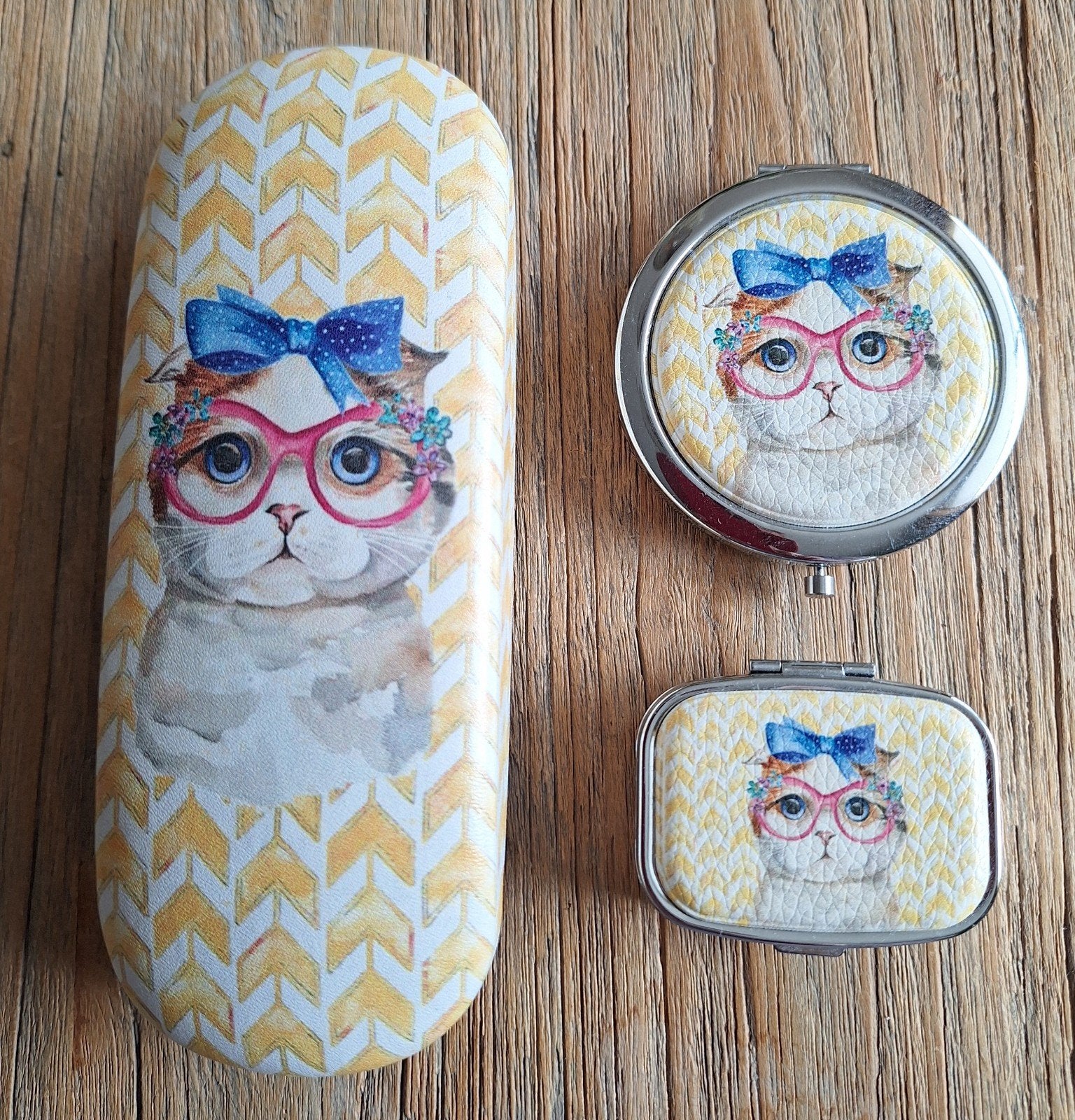 Tas spiegeltje,  brillenkoker en pillendoosje met leuke poes, Sieraden, Tassen en Uiterlijk, Ophalen of Verzenden, Nieuw, Overige kleuren