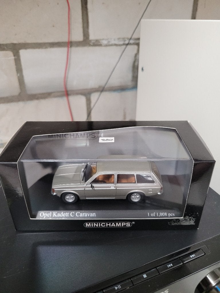 opel kadett c caravan 1978 silver mett. minichamps 1:43, Ophalen of Verzenden, Zo goed als nieuw, Auto, MiniChamps