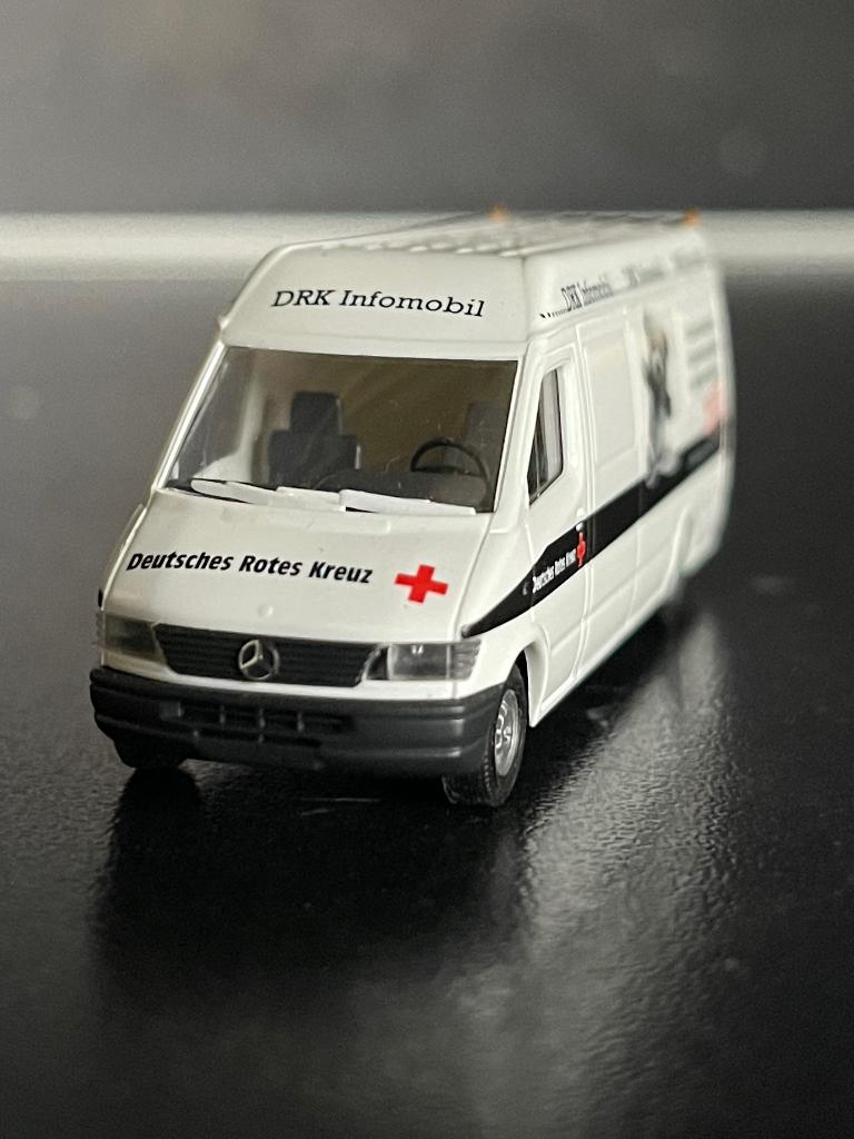Ambu-0018: MB verlengde Sprinter DRK Infomobil, Ophalen of Verzenden, Gebruikt, Bus of Vrachtwagen, Overige merken