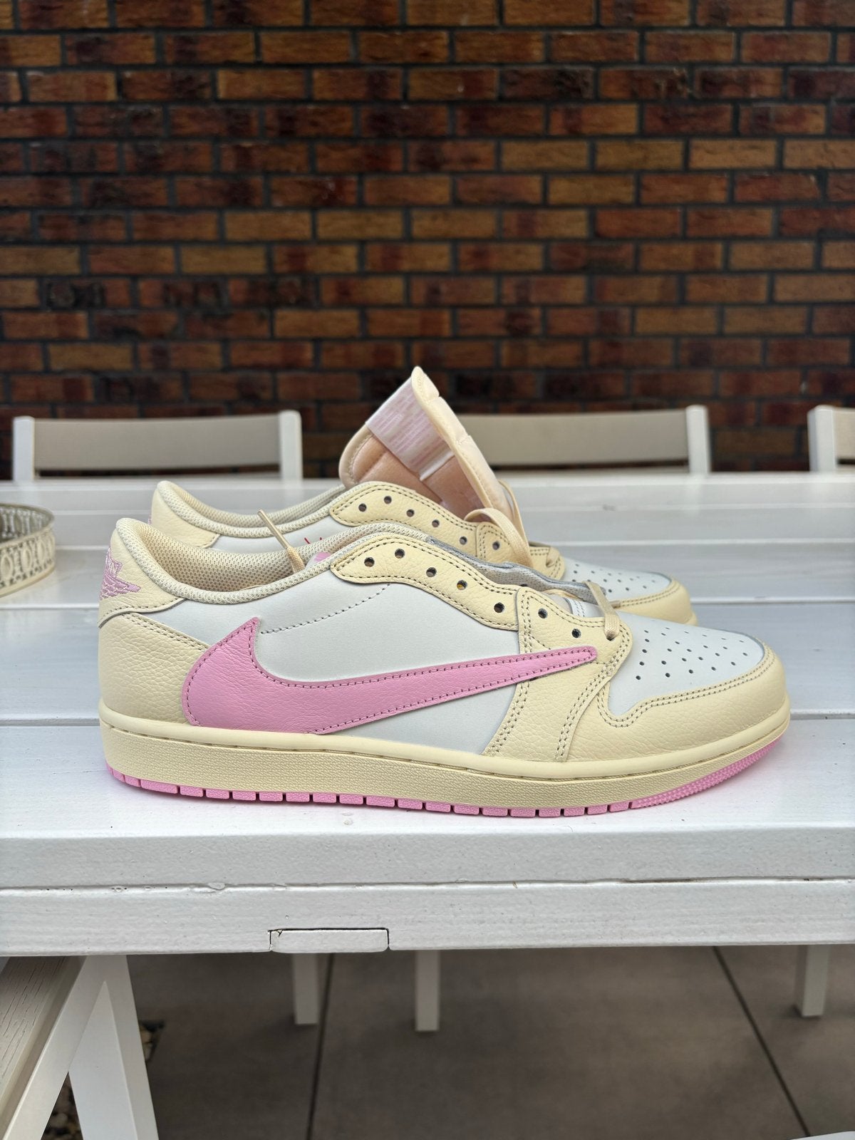 Nike Air Jordan 1 Low Travis Scott Shy Pink Maat 44, Ophalen of Verzenden, Nieuw, Beige, Sneakers of Gympen