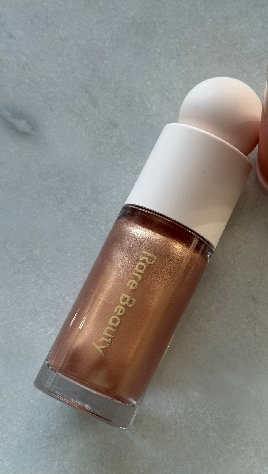 Rare Beauty Positive Light Liquid Luminizer, Sieraden, Tassen en Uiterlijk, Zo goed als nieuw, Make-up, Goud, Verzenden