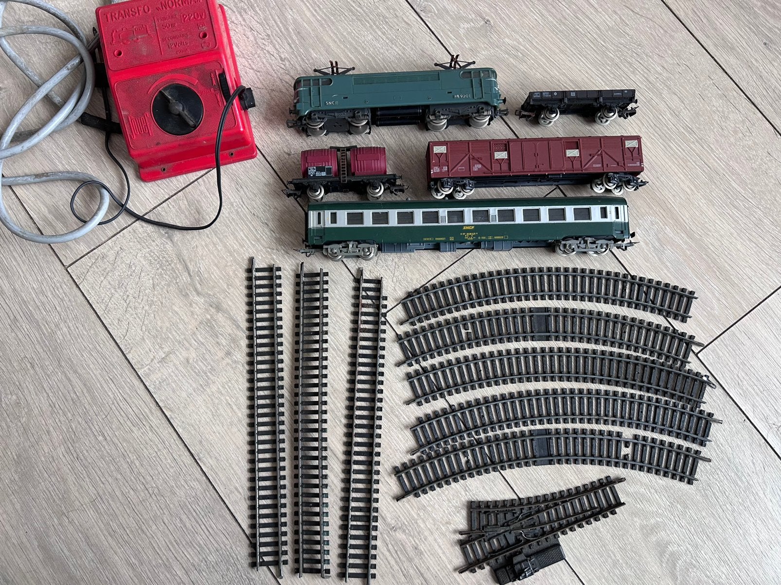 Jouef trein SNCF BB 9201 + wagons Jouef trein met 4 wagons, Hobby en Vrije tijd, Ophalen, Zo goed als nieuw, Gelijkstroom, Jouef