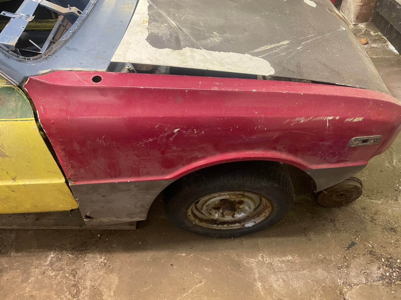 Mazda 1300 spatborden, Ophalen, Voor, Mazda, Spatbord
