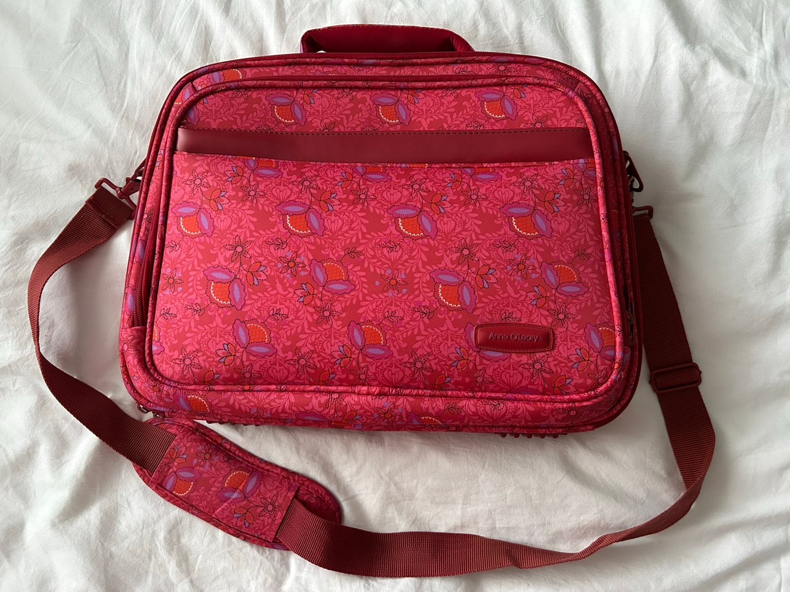 Gratis roze laptoptas, Computers en Software, Laptoptassen, Ophalen, Zo goed als nieuw, Roze, Schoudertas